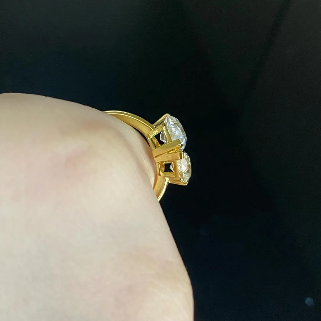 /public/photos/live/Twins Pear Cut Toi Et Moi Elegant Engagement Ring 530 (2).webp